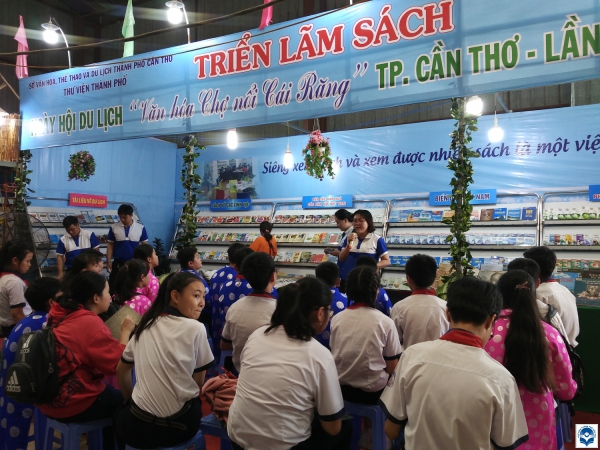 Thư viện TP Cần Thơ triển lãm sách phục vụ Ngày hội du lịch “Văn hóa Chợ nổi Cái Răng”