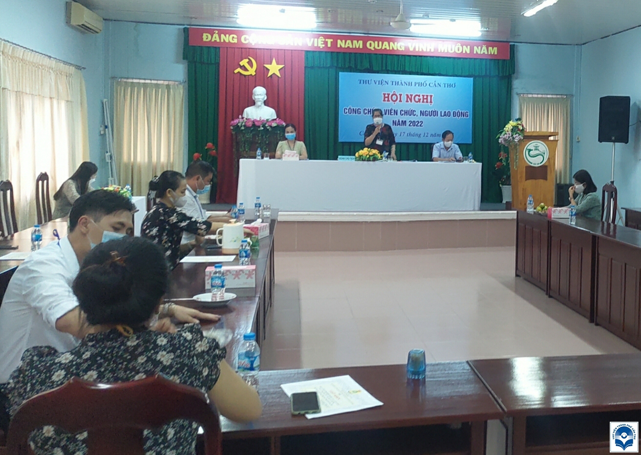Tập thể CC - VC - NLĐ Thư viện thành phố Cần Thơ tham dự hội nghị