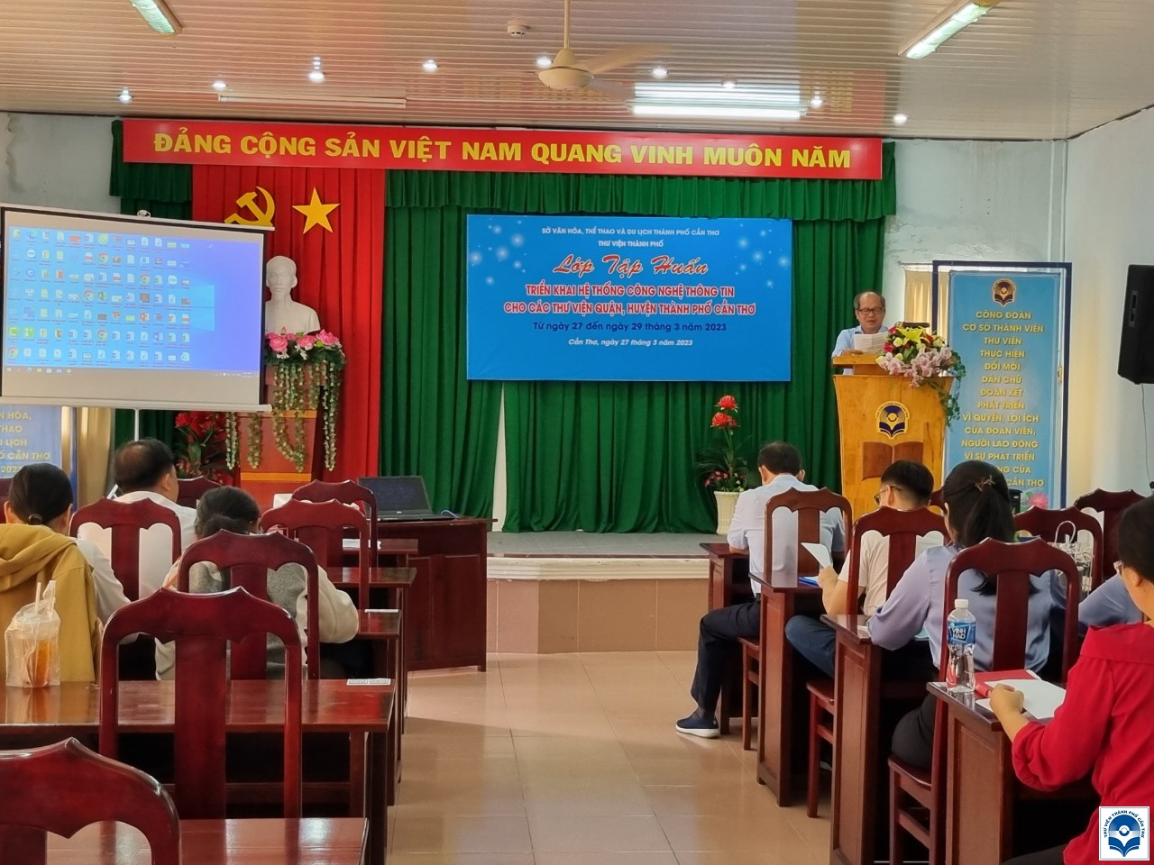 Ông Lê Thanh Bình - Giám đốc Thư viện thành phố Cần Thơ phát biểu khai giảng Lớp tập huấn.