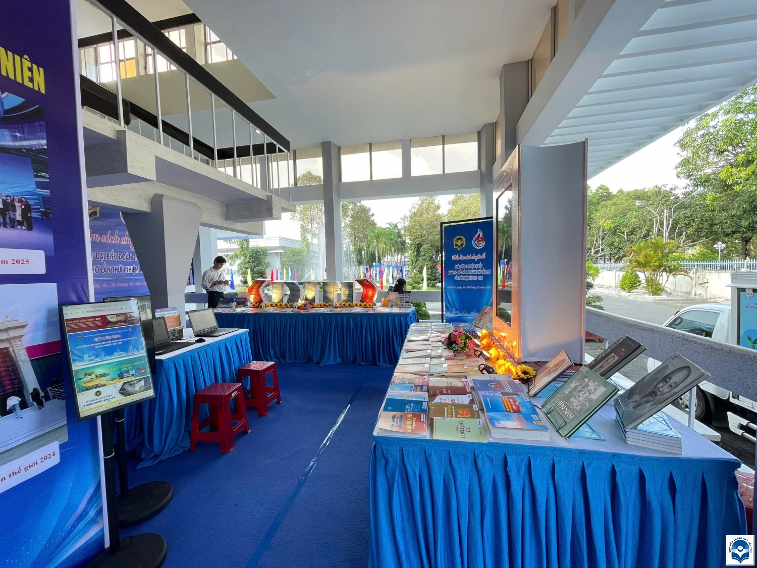 THƯ VIỆN TP. CẦN THƠ TRIỂN LÃM SÁCH TẠI ĐẠI HỘI ĐẠI BIỂU ĐOÀN TNCS HỒ CHÍ MINH THÀNH PHỐ CẦN THƠ LẦN THỨ I, NHIỆM KỲ 2025 – 2030