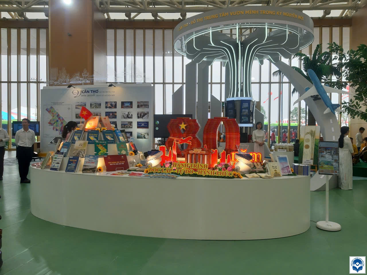 Thư viện thành phố Cần Thơ tham gia Triển lãm thành tựu đất nước với chủ đề “80 năm hành trình Độc lập - Tự do - Hạnh phúc”