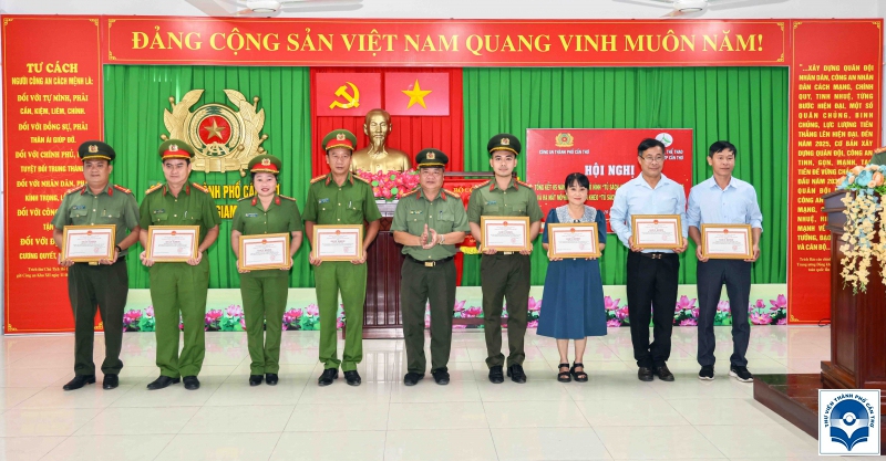 Tủ sách hướng thiện - cầu nối hoàn lương cho những con người lầm lỡ